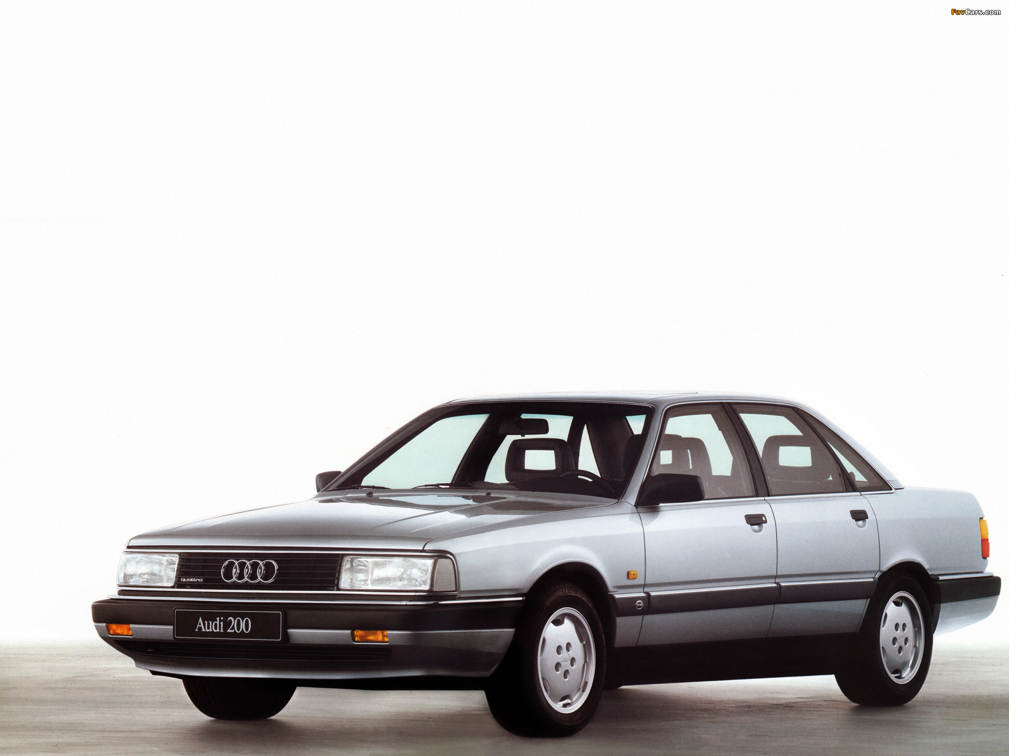 Audi 200 Sedan (06.1983 - 12.1991)
