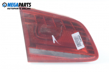 Inner tail light for Volkswagen Passat (B7) 2.0 TDI, 140 hp, sedan automatic, 2011, position: left Inner tail light for Volkswagen Passat (B7) 2.0 TDI, 140 hp, sedan automatic, 2011, position: left