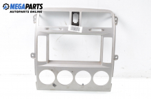 Central console for Kia Carnival 2.9 CRDi, 144 hp, minivan, 2004 Central console for Kia Carnival 2.9 CRDi, 144 hp, minivan, 2004