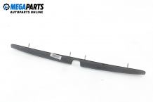 Boot lid moulding for Toyota Avensis 2.0 D-4D, 110 hp, station wagon, 2001, position: rear Boot lid moulding for Toyota Avensis 2.0 D-4D, 110 hp, station wagon, 2001, position: rear
