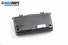 Углубление под стаканы for Volkswagen Polo (6N/6N2) 1.4 16V, 75 hp, хечбек, 5 вр., 2001