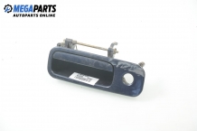 External boot lid handle for Volkswagen Polo (6N/6N2) 1.9 D, 64 hp, 3 doors, 1997 External boot lid handle for Volkswagen Polo (6N/6N2) 1.9 D, 64 hp, 3 doors, 1997