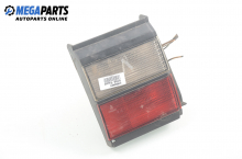 Stop interior for Volkswagen Passat (B3) 1.8, 90 hp, sedan, 1989, position: stânga Stop interior for Volkswagen Passat (B3) 1.8, 90 hp, sedan, 1989, position: stânga