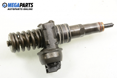 Einspritzdüse for Volkswagen Touareg 2.5 R5 TDI, 174 hp, suv, 5 türen, 2003