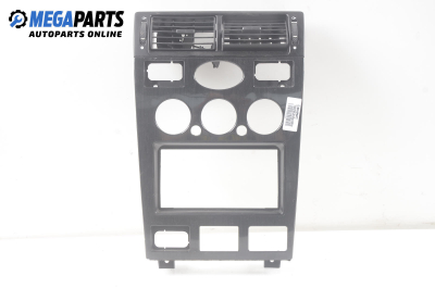 Central console for Ford Mondeo Mk III 2.0 16V TDCi, 115 hp, station wagon, 5 doors, 2002