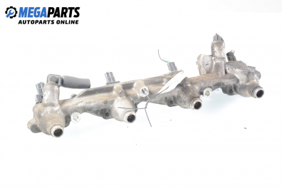 Fuel rail with injectors for Ford Mondeo Mk II 1.8, 115 hp, station wagon, 5 doors, 1998