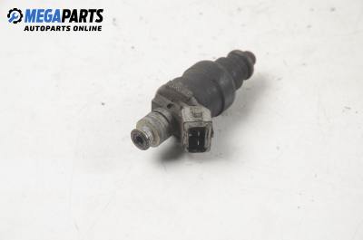 Gasoline fuel injector for Audi A4 (B5) 2.6, 150 hp, sedan, 5 doors, 1995