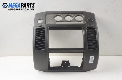 Zentralkonsole for Nissan Navara 2.5 dCi 4WD, 174 hp, pickup, 5 türen, 2008
