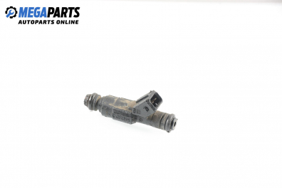 Gasoline fuel injector for Ford Mondeo Mk II 1.6, 90 hp, sedan, 5 doors, 2000