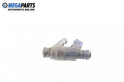 Gasoline fuel injector for Volkswagen Bora 2.0, 115 hp, sedan, 5 doors automatic, 2000