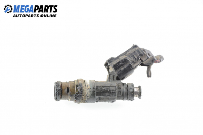 Gasoline fuel injector for Volkswagen Bora 2.3 V5, 170 hp, sedan, 5 doors, 2004