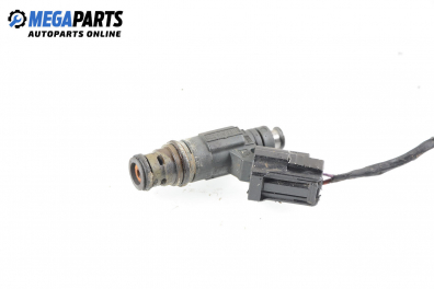 Gasoline fuel injector for Volkswagen Bora 2.3 V5, 170 hp, sedan, 5 doors, 2004