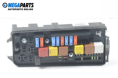 Fuse box for Opel Signum 2.2 DTI, 125 hp, hatchback, 5 doors, 2003