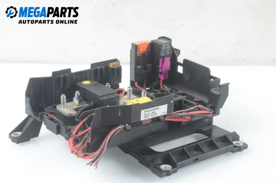 Fuse box for Volkswagen Touareg 2.5 R5 TDI, 174 hp, suv, 5 doors automatic, 2004