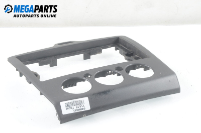 Consola centrală for Ford Focus II Sedan (04.2005 - 09.2012)