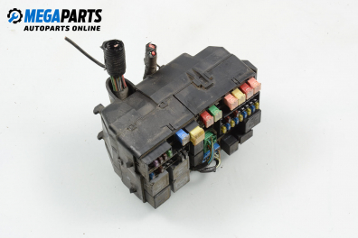 Fuse box for Ford Mondeo Mk III 2.0 16V TDDi, 115 hp, station wagon, 2001