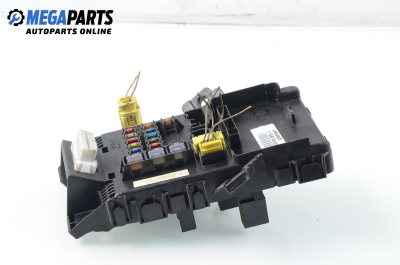 Fuse box for Toyota Avensis 2.0 D-4D, 110 hp, station wagon, 2000