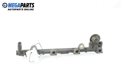 Fuel rail for Toyota Avensis 1.6, 110 hp, hatchback, 1999