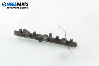 Fuel rail for Peugeot 406 2.0 HDi, 109 hp, station wagon, 2000