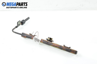 Fuel rail for Toyota Avensis 1.8, 129 hp, station wagon, 2003