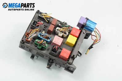 Fuse box for Renault Espace IV 2.2 dCi, 150 hp, minivan automatic, 2003
