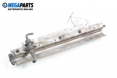 Fuel rail for Volvo 850 2.0, 126 hp, station wagon, 1995