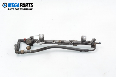 Fuel rail for Ford Mondeo Mk II 2.0, 131 hp, sedan, 1999