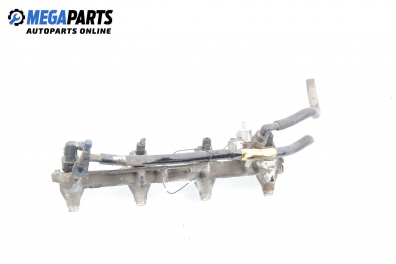 Fuel rail for Ford Mondeo I Estate (BNP) (01.1993 - 08.1996) 2.0 i 16V, 132 hp