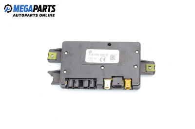 Modul receptor antenă for Volkswagen Touareg (7LA, 7L6, 7L7) (10.2002 - 05.2010), № 7L6 035 530 B