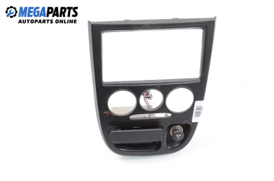 Central console for Kia Rio Estate I (07.2000 - 04.2006)