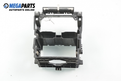 Consola centrală pentru Audi A3 (8P) 2.0 16V TDI, 140 cp, hatchback, 3 uși, 2003