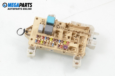 Fuse box for Toyota Corolla Verso II (03.2004 - 04.2009) 2.0 D-4D (CUR10), 116 hp