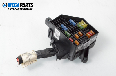 Fuse box for Volkswagen Passat V Variant B6 (08.2005 - 11.2011) 2.0 TFSI, 200 hp