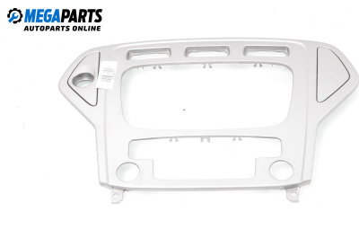 Central console for Ford Mondeo IV Sedan (03.2007 - 01.2015)