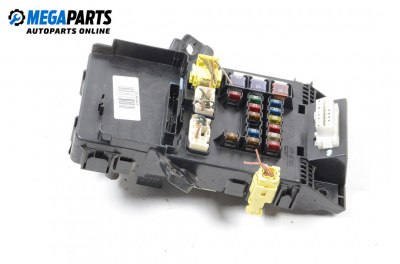 Fuse box for Toyota Avensis I Station Wagon (09.1997 - 02.2003) 2.0 D-4D (CDT220), 110 hp