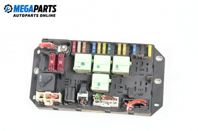Fuse box for Land Rover Range Rover III SUV (03.2002 - 08.2012) 4.4 4x4, 306 hp