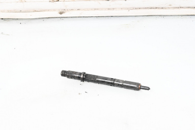 Diesel fuel injector for Volkswagen Passat IV Sedan B5.5 (10.2000 - 12.2005) 2.5 TDI 4motion, 150 hp