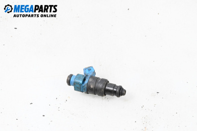Duza benzină for Volkswagen Passat III Sedan B5 (08.1996 - 12.2001) 1.6, 101 hp