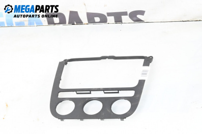 Consola centrală for Volkswagen Golf V Hatchback (10.2003 - 02.2009)