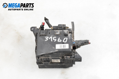 Fuse box for Mitsubishi Outlander I SUV (03.2001 - 12.2006) 2.0 (CU2W), 136 hp