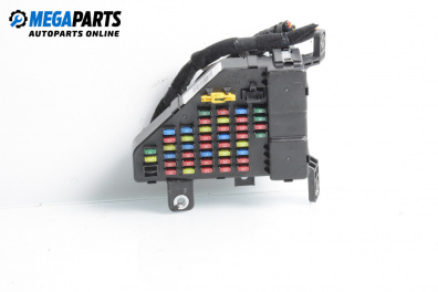 Fuse box for Hyundai Tucson SUV I (06.2004 - 11.2010) 2.0 CRDi 4WD, 113 hp
