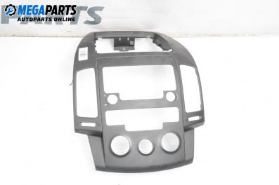 Consola centrală for Hyundai i30 Combi I (10.2007 - 06.2012)
