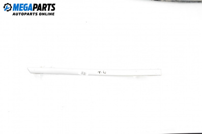 Material profilat exterior for Volkswagen Bora Sedan (10.1998 - 12.2013), sedan, position: fața