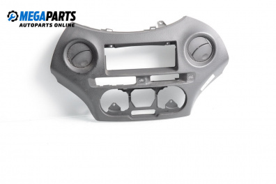 Central console for Toyota Yaris Hatchback I (01.1999 - 12.2005)