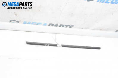 Material profilat for Mercedes-Benz 124 Sedan (12.1984 - 06.1993), sedan, position: dreaptă - fața