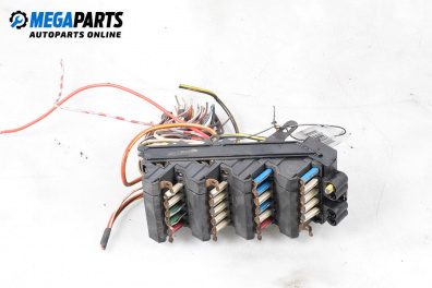 Sicherungskasten for Mercedes-Benz 124 Sedan (12.1984 - 06.1993) 200 E (124.021), 122 hp