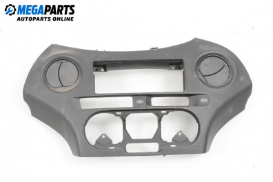Central console for Toyota Yaris Hatchback I (01.1999 - 12.2005)