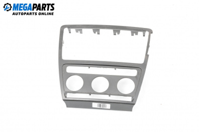 Central console for Skoda Octavia II Combi (02.2004 - 06.2013)