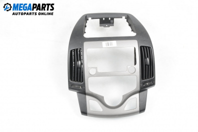 Consola centrală for Hyundai i30 Hatchback I (10.2007 - 11.2011)