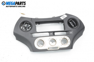 Central console for Toyota Yaris Hatchback I (01.1999 - 12.2005)